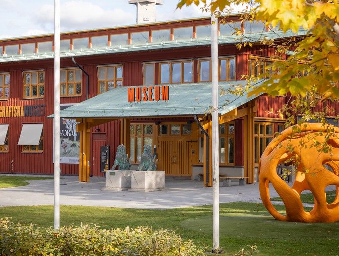 Pressbilder för Etnografiska museets park och hösten där